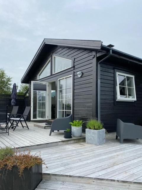 Charming Cabin With Archipelago Views In Sogn, Ånneland