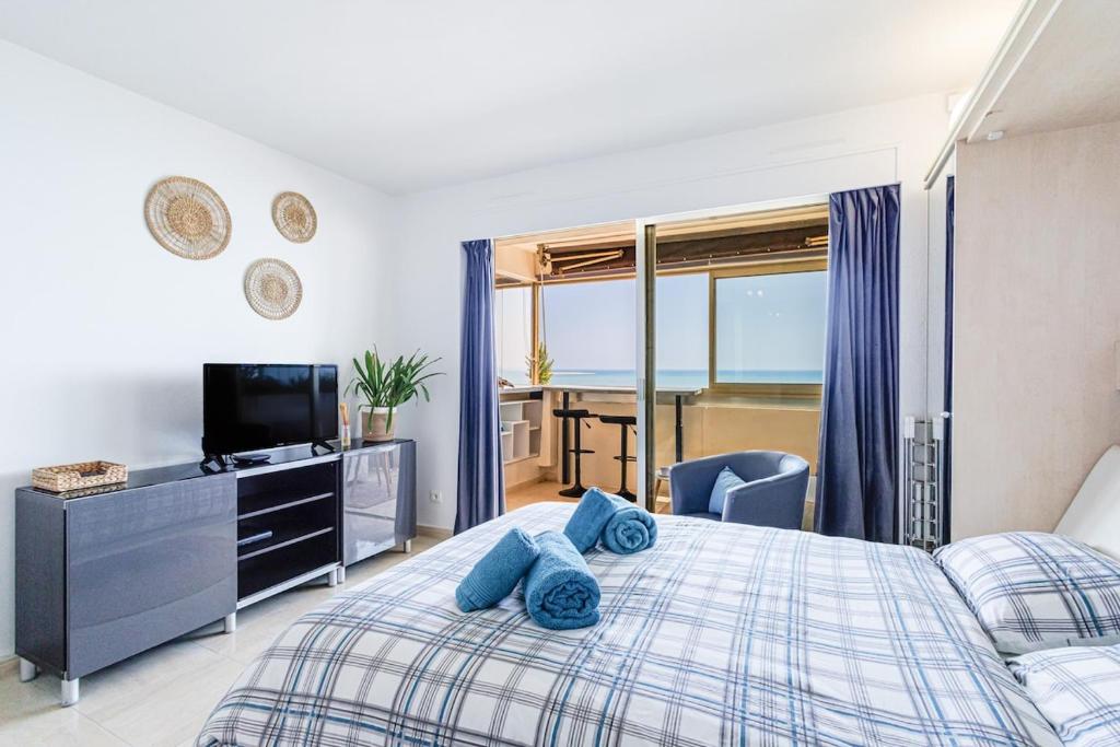 Sea View- Beach- Chic & Air-Conditioned - 3