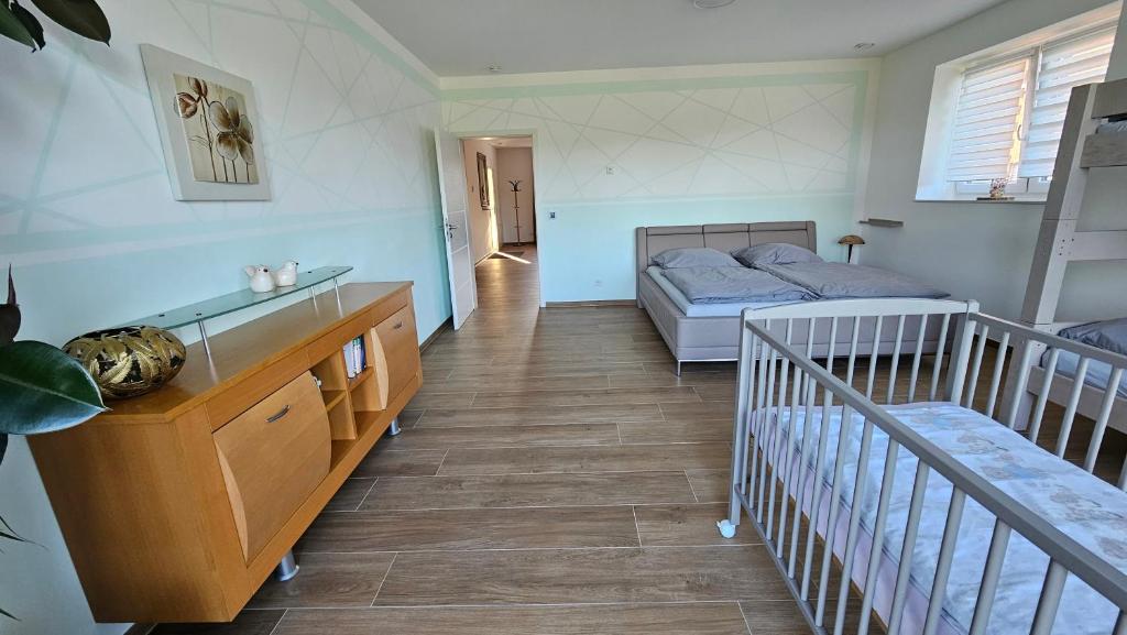 2Zi Apartment in Schloss Neuhaus mit Ladestation für Elektroautos, Paderborn