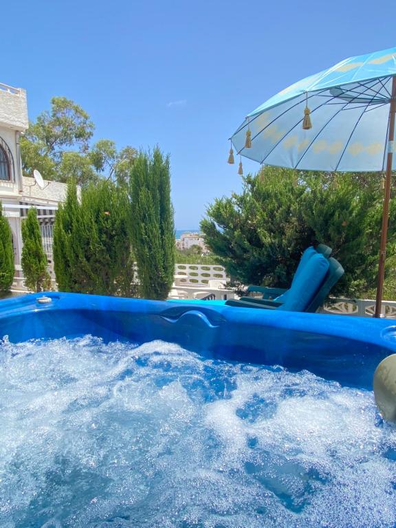 Villa by the sea with jacuzzi, garden & park view - 3