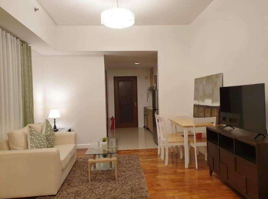 Spacious Studio no balcony in Mosaic Tower with WiFi and Smart TV, Manila