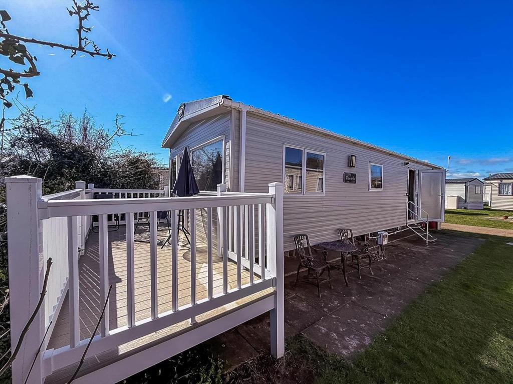 Lovely 6 Berth Caravan Close To The Beach In Suffolk Ref 68030Bs, Lowestoft