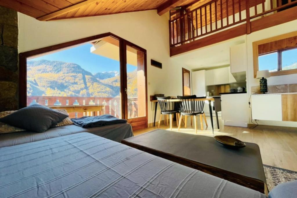 Nice apartment with 2 balconies and view - 3