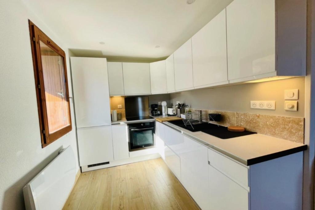 Nice apartment with 2 balconies and view - 5