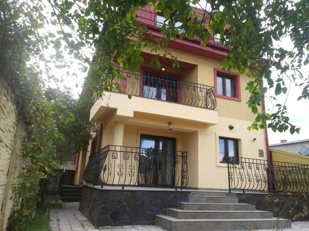 Superb Home, Bukurešť