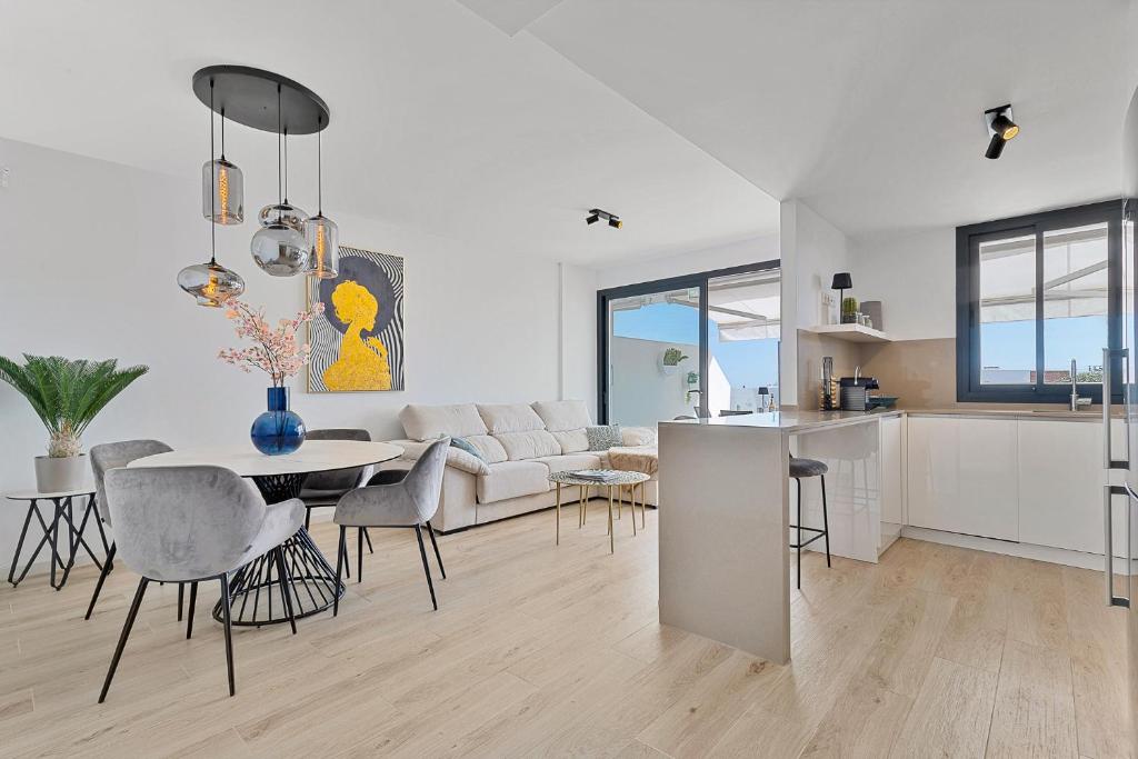 One 80 within walking distance to the sea, Estepona