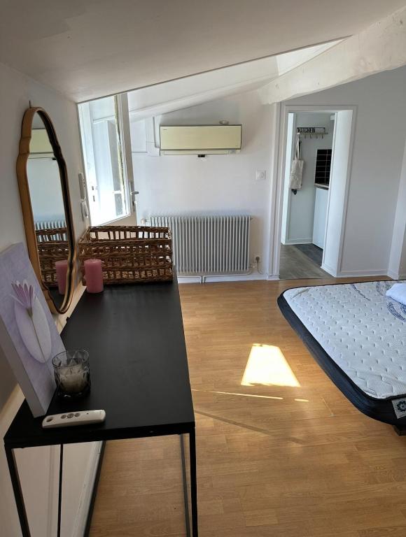 Apartment with large terrace in Barrière de Toulouse, Talence