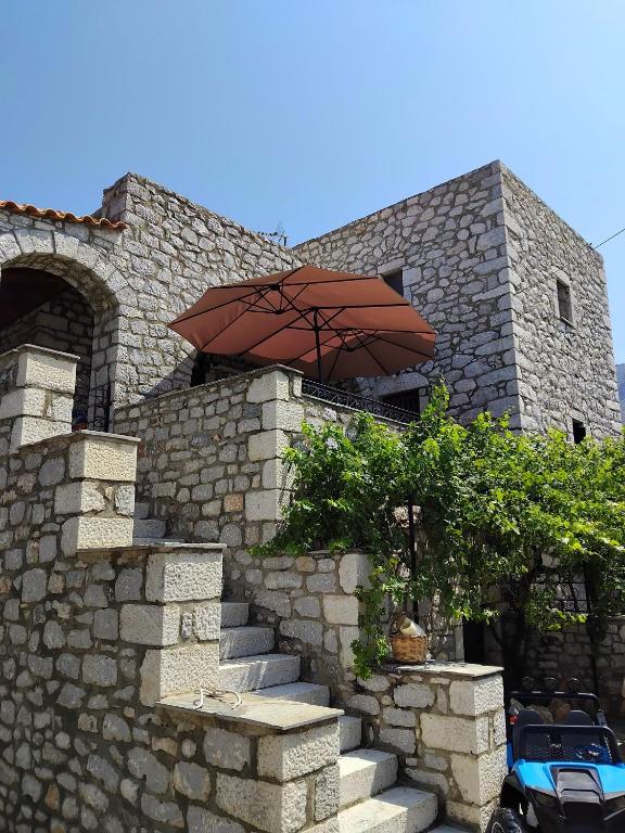 Mythies Suites Ε, Areopoli
