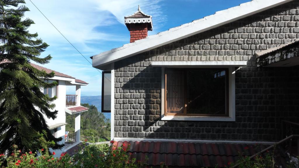 The StonePine at Kodaikanal by ebr, Kodaikānāl