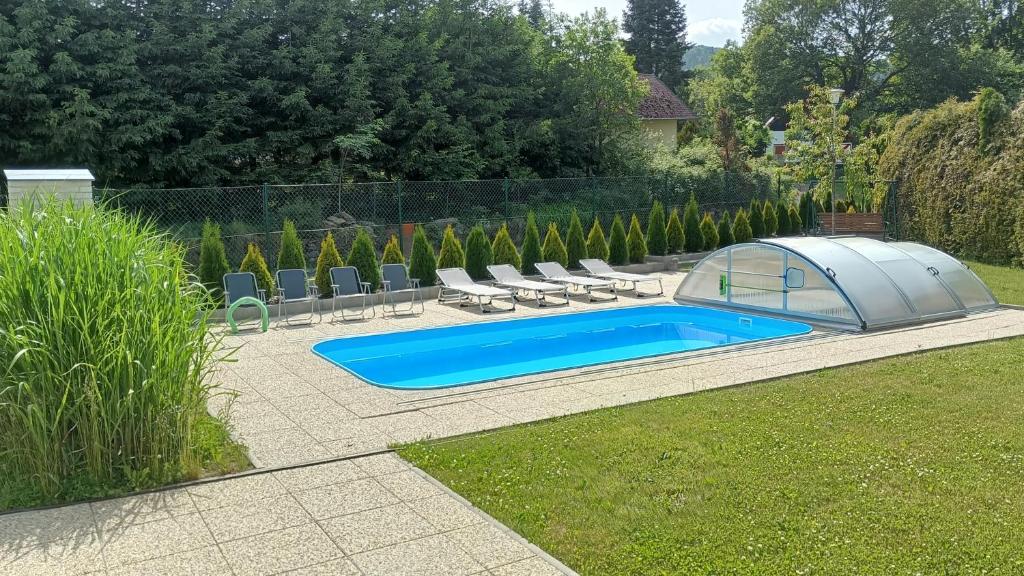 Swimming pool, Penzion Zelena zahrada in Kladenske Rovne
