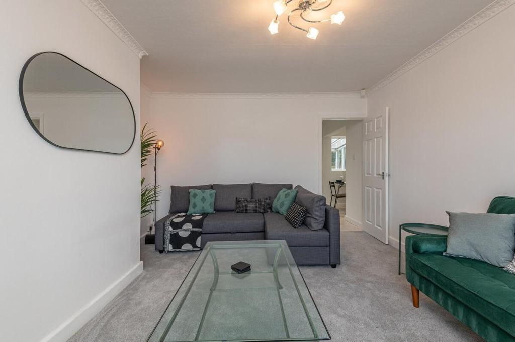 Spacious 5 Bed Close to Elland Road, First Direct Arena & Headingley Stadium, Roundhay