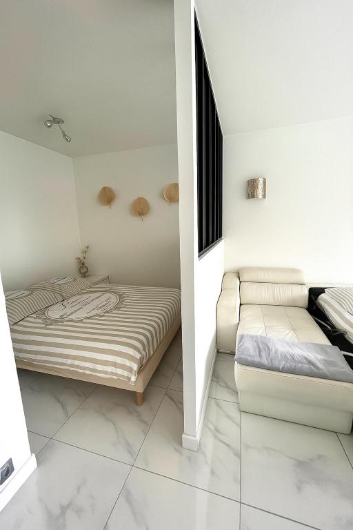 STUDIO 4 COUCHAGES - À 12 min de la plage à pied - Wifi inclus - parking et linge en option - 4