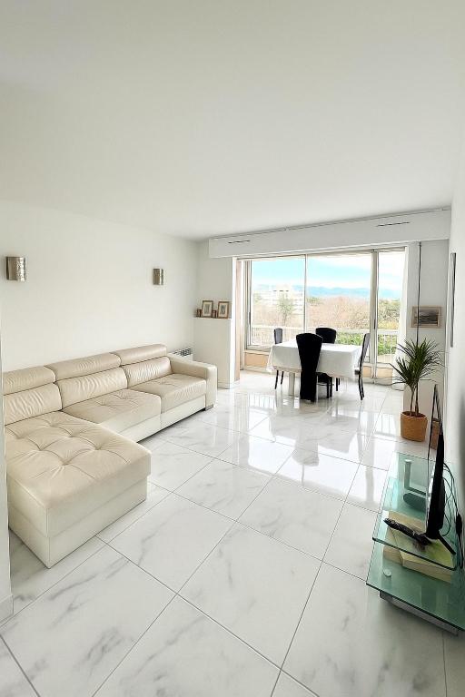 STUDIO 4 COUCHAGES - À 12 min de la plage à pied - Wifi inclus - parking et linge en option, Antibes