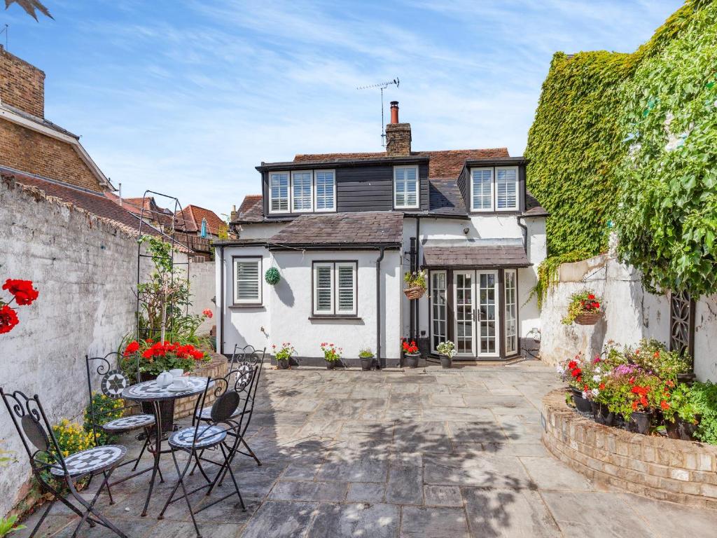 Cutters Cottage, Roydon