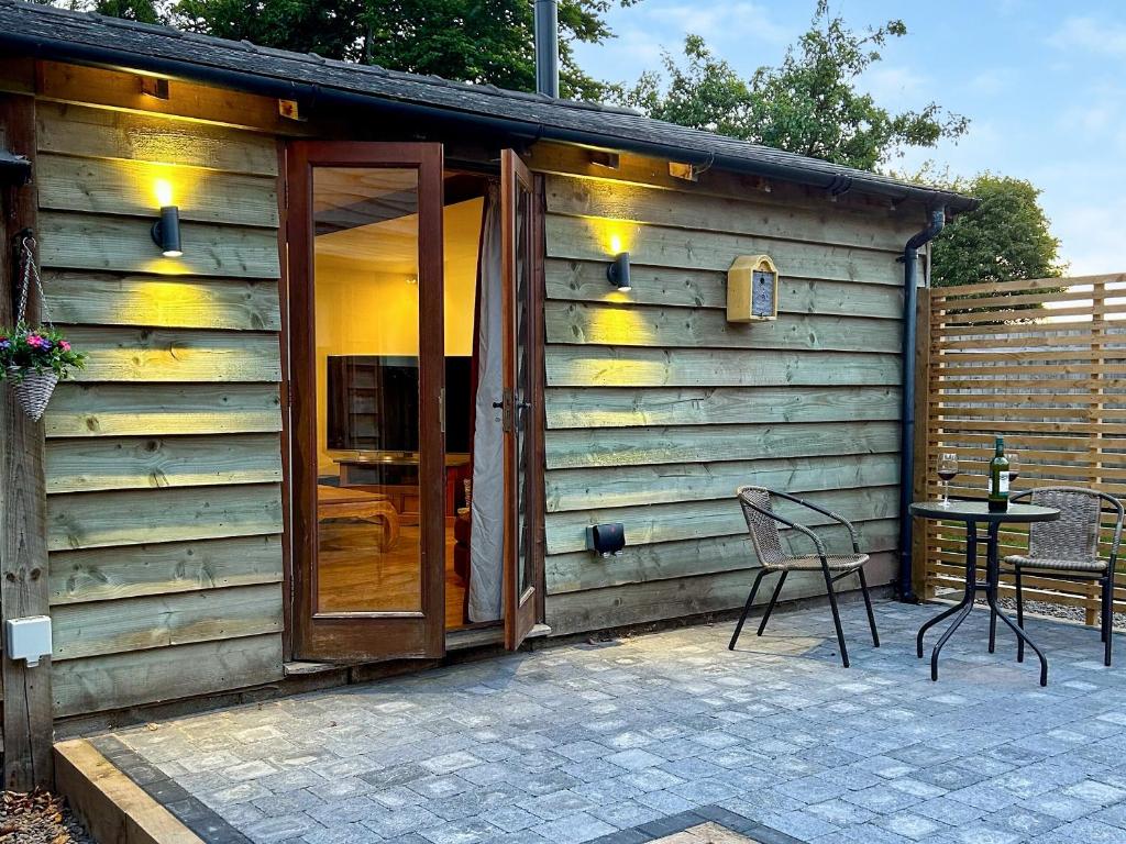 Cobbler's Retreat, Birley