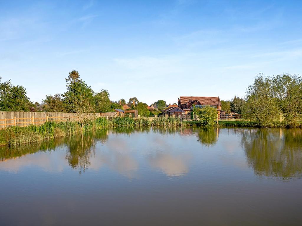Clay Lake Cottages - Dad's Shed, Covenham
