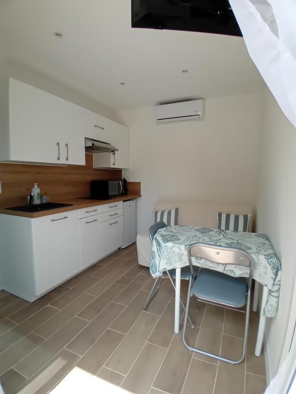 Appartement avec piscine au calme - 2