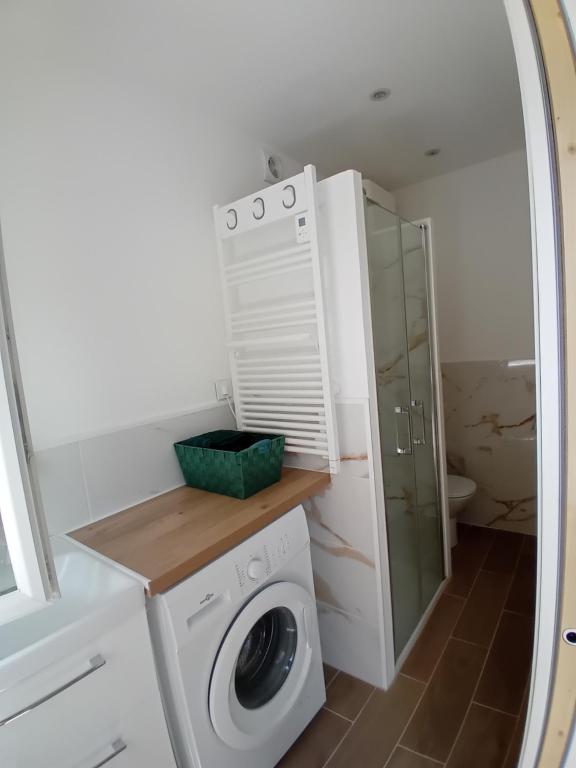 Appartement avec piscine au calme - 3