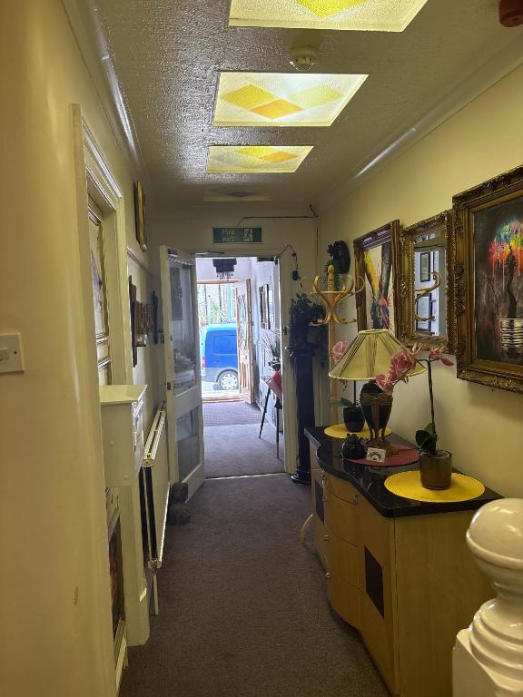 Evanescent フロント・ロビー