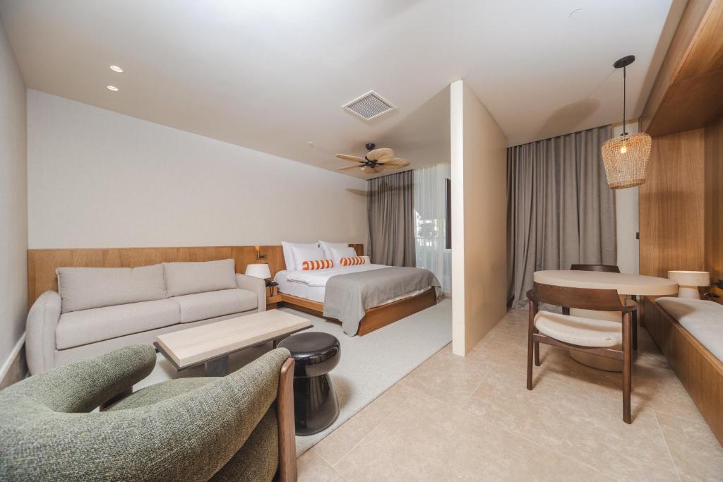 Infinity Hotel & More - 3