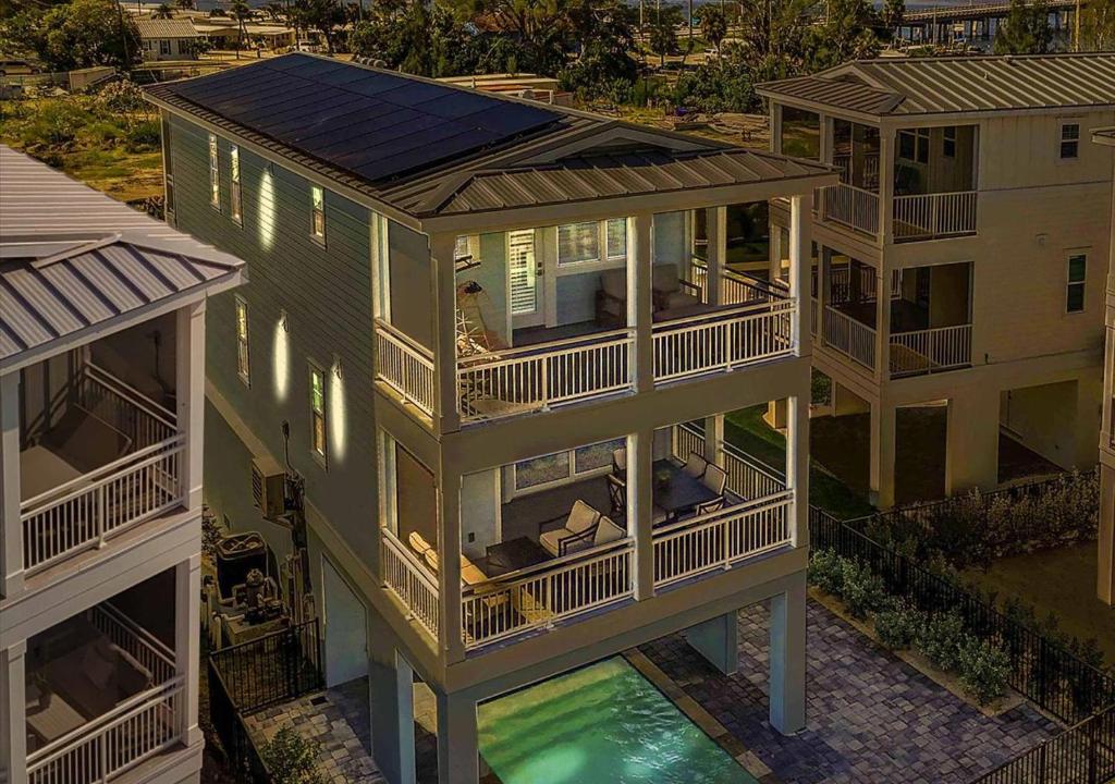 Bayview Pointe, Cortez