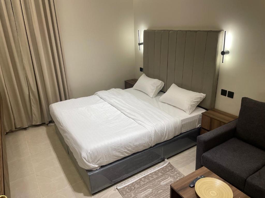 نُزل نور, Medína