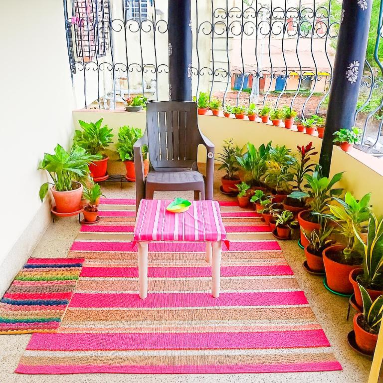 2 rooms appartment with balcony and kitchen, Kalkata