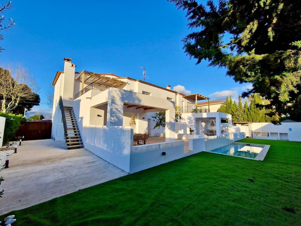 Villa Gorgot with a pool and private parking - 2