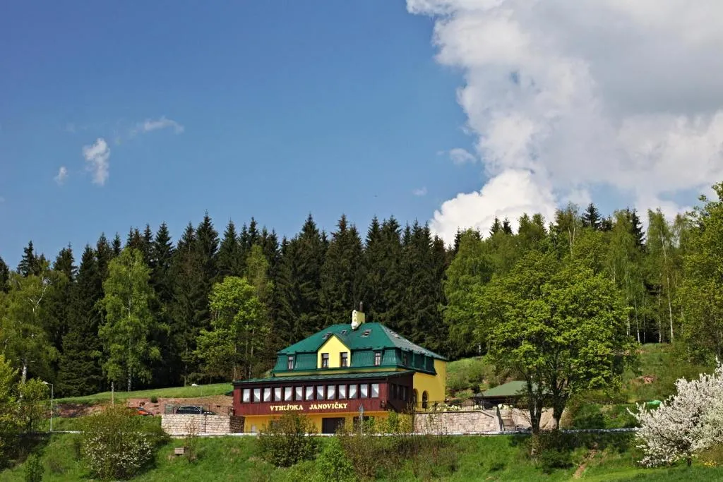 Penzion Vyhlídka Janovičky，位于布劳莫夫的酒店
