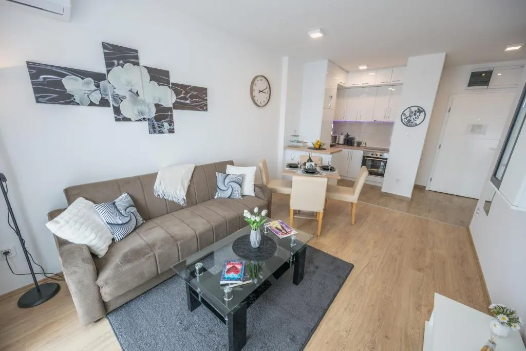Apartman TRI KRALJA 1, hotel em Banja Koviljača