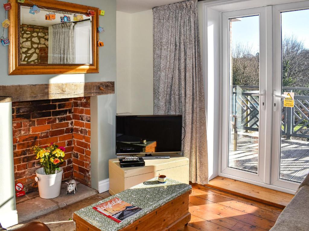 The Apricot Tree, Carisbrooke