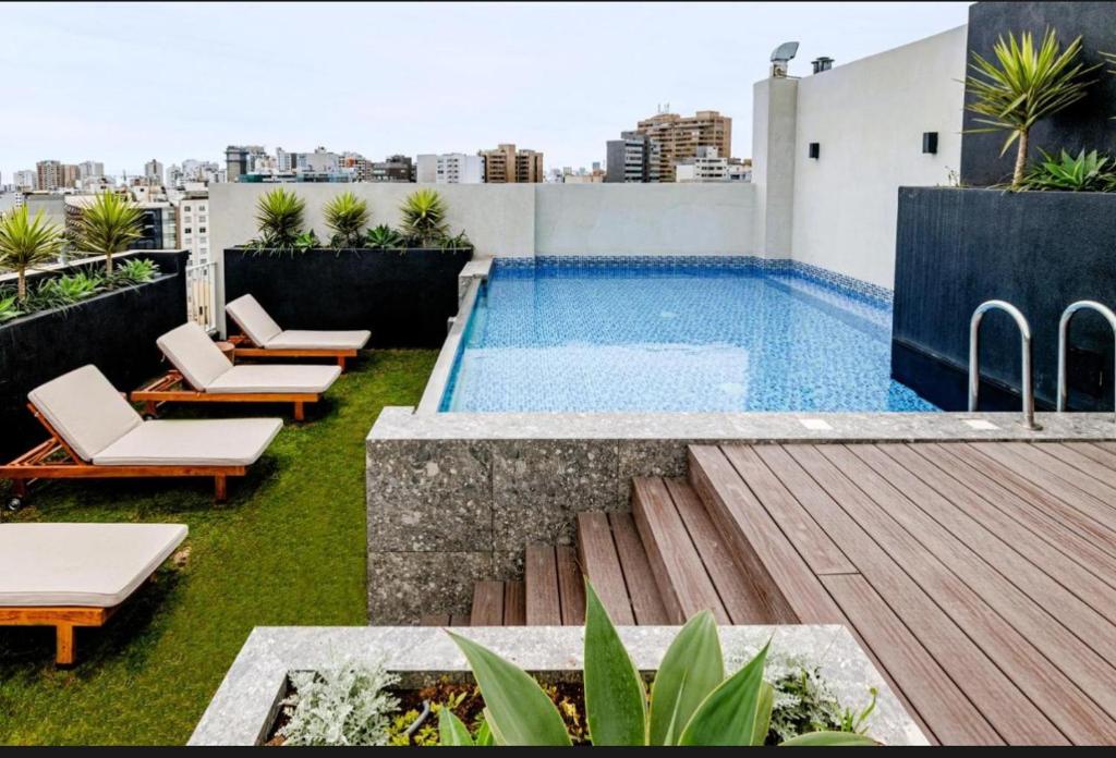 Premium Miraflores Stay with Pool and Amenities - 1