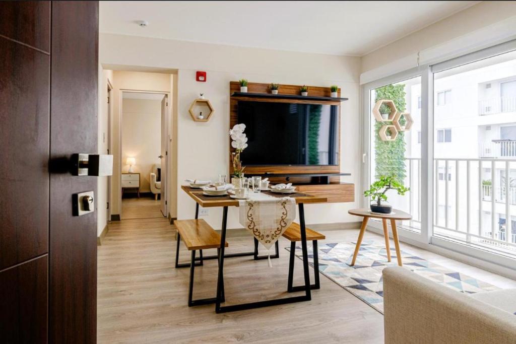 Premium Miraflores Stay with Pool and Amenities - 3