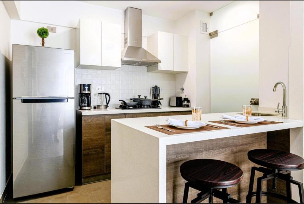 Premium Miraflores Stay with Pool and Amenities - 5