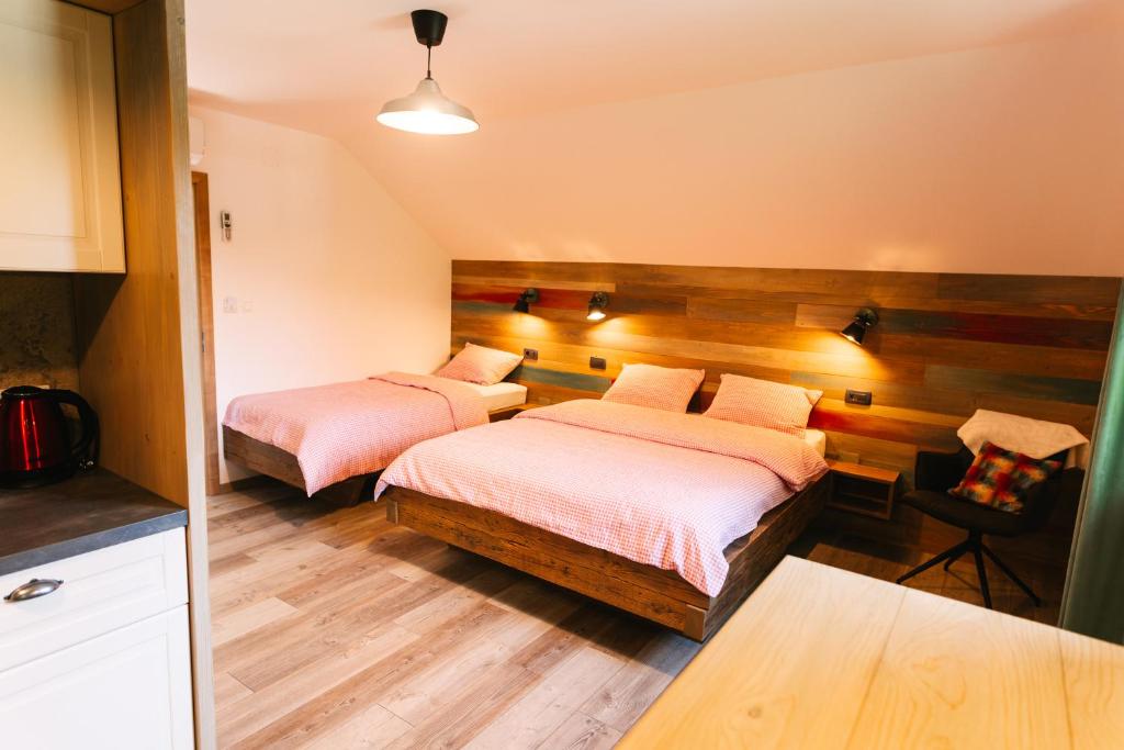 Homestead Lukec Studio Apartments - Archery, BBQ, Escape Room, Kayaking, Kostel