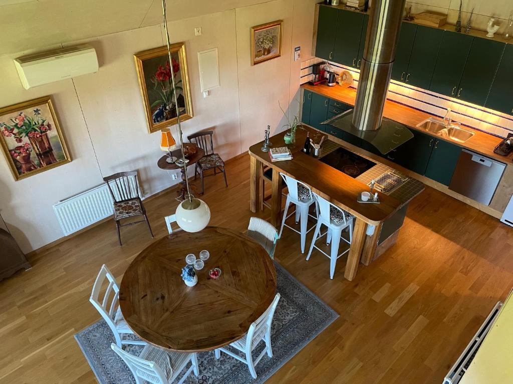 Upscale Hideaway in Converted Barn, Vireda