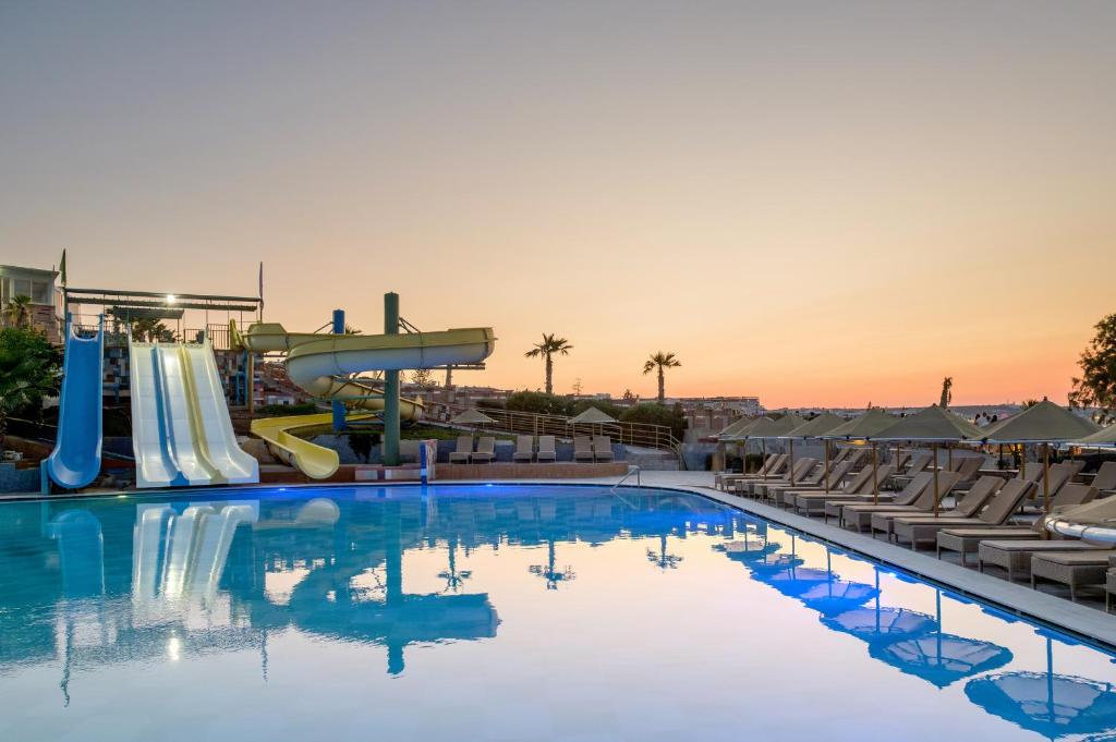 Eri Beach & Village Hotel — Swimming pool in Hersonissos