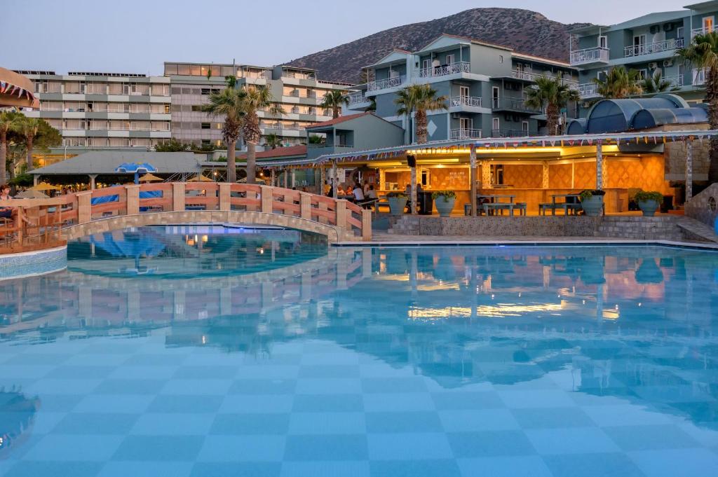 Eri Beach & Village Hotel — Swimming pool in Hersonissos