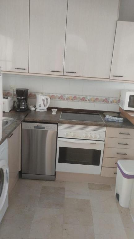 Beautiful 2 beds-near coast with pool & balcony - 5