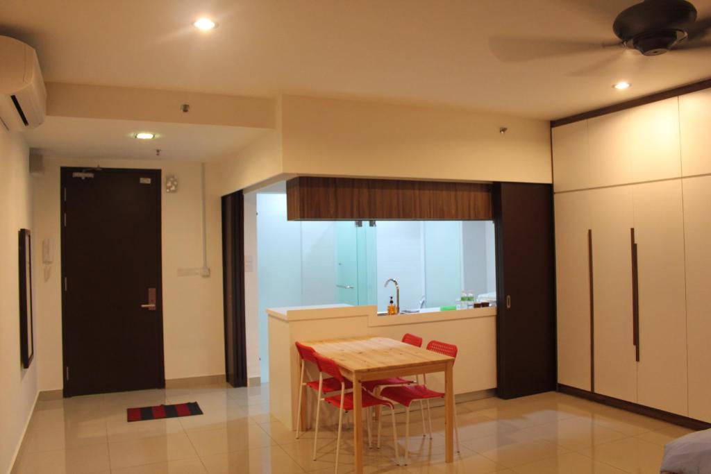 De Houz Guesthouse @ Setia Alam Trefoil