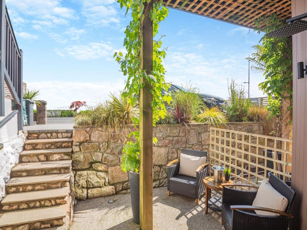 Beachfront Apartment, Rhos-on-Sea