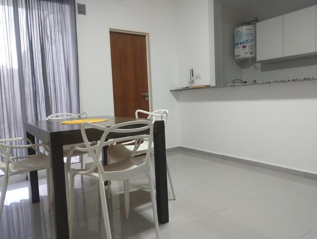 Departamento Céntrico amplió- Amueblado - PB- SIN WIFI - 2