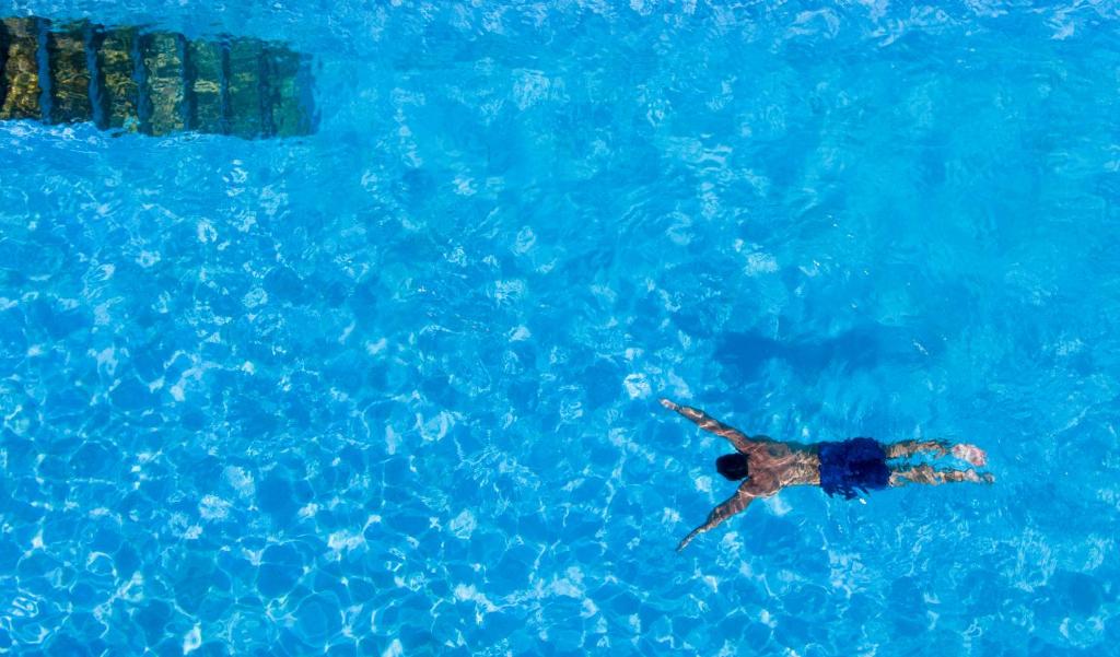 スイミングプール