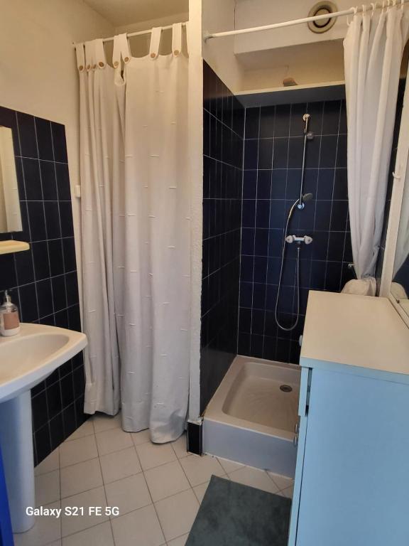 Studio 1 bedroom, very nice view with parking space - 3