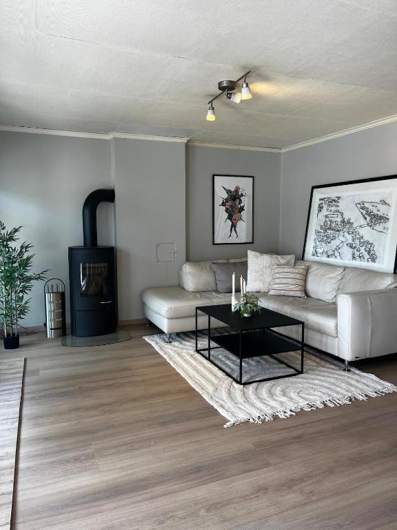 Sentral, romslig og lys leilighet med parkering, Sandnes