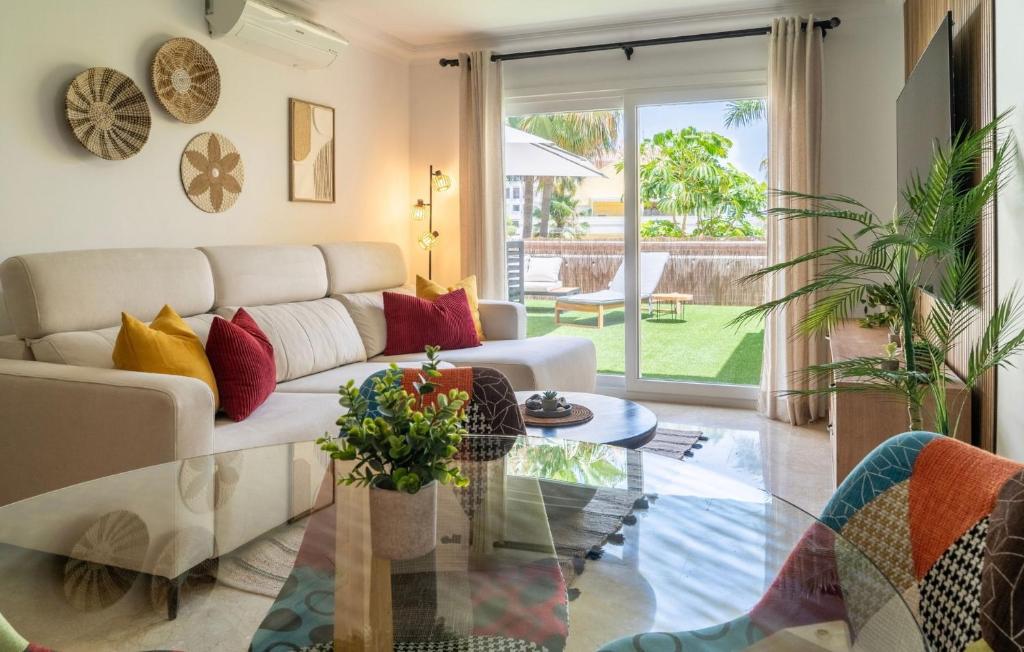 Stylish Coastal Living Near Estepona Marina - 2
