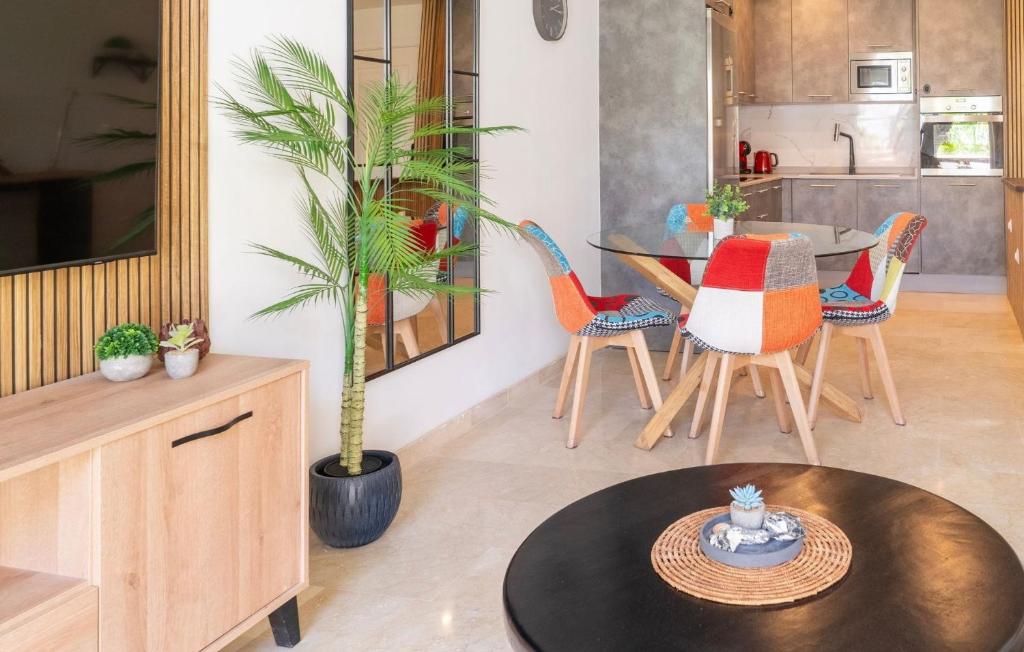 Stylish Coastal Living Near Estepona Marina - 4