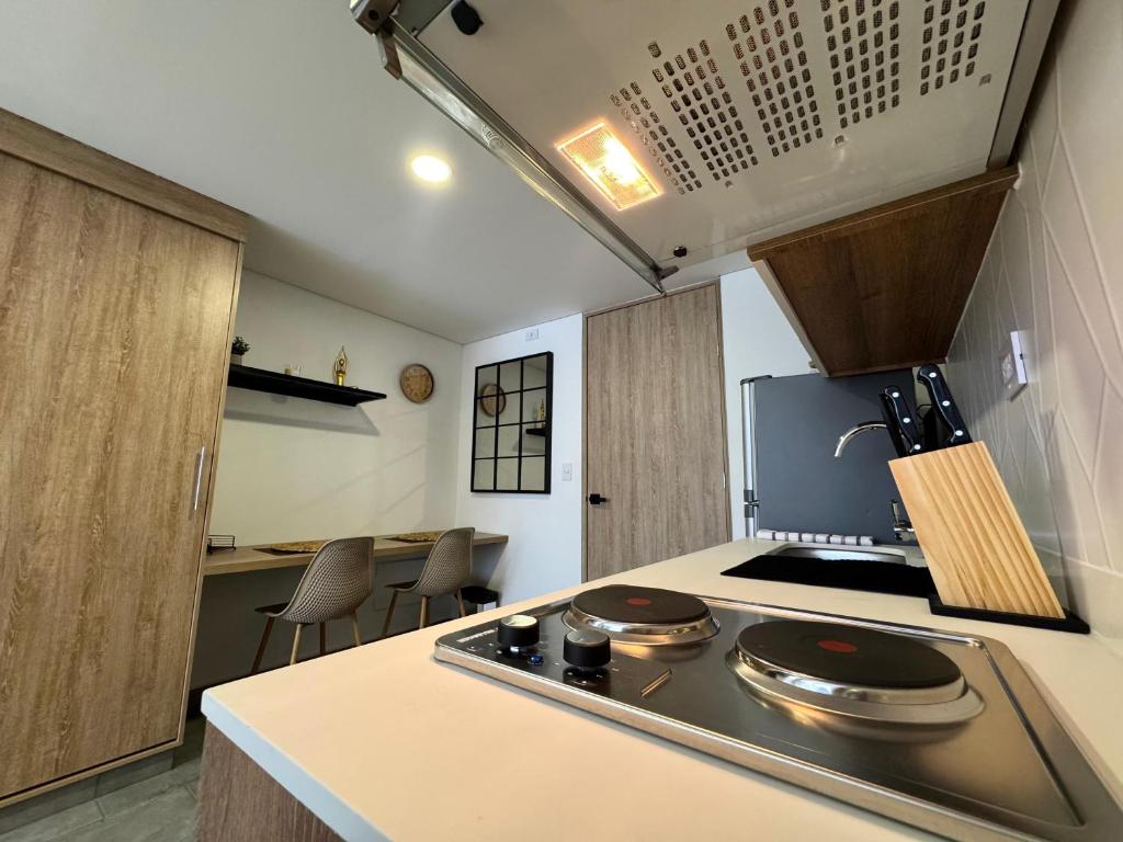 Apartaestudio con balcón en zona top - 2