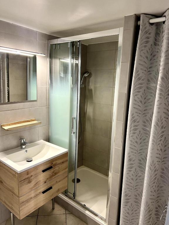 Cozy apartement near the beach with with Aircon - 2