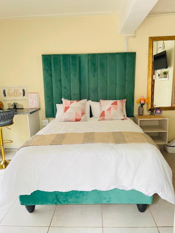 Harmony Spaces, Kempton Park